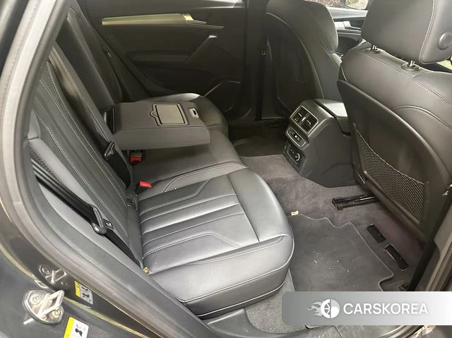 Audi Q5L Sportback 2021 Темно-серый из Китая, фото 4