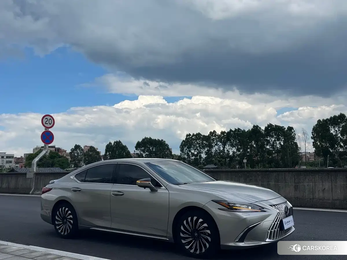 Lexus ES 2023 Champagne/brown из Китая, фото 3