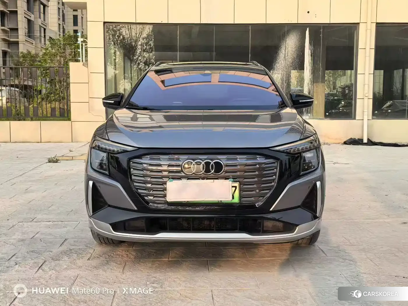 Audi Q5 e-tron 2022 Silver/gray из Китая, фото 3