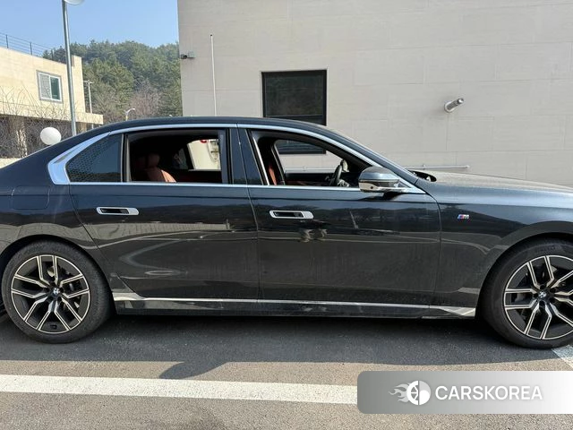 BMW 7 Series (G70) 2024 Черный из Кореи, фото 5