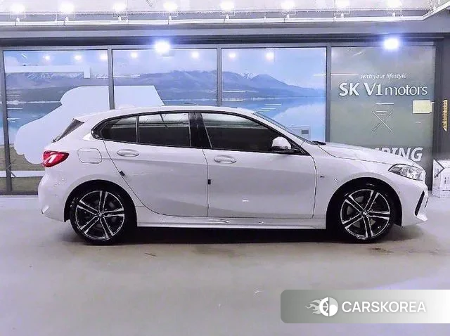 BMW 1 Series (F40) 2023 Белый из Кореи, фото 3