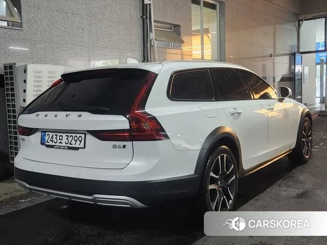 Volvo V90 Cross-Country 2023 Белый из Кореи, фото 4