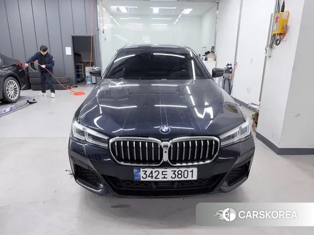 BMW 5 Series (G30) 2023 Черный из Кореи, фото 3