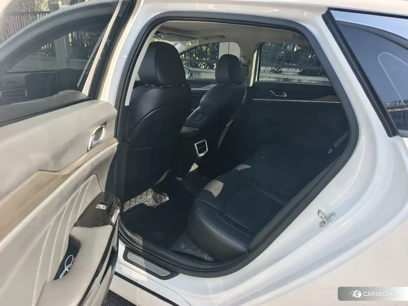 Kia K5 2026 Белый из Китая, фото 3
