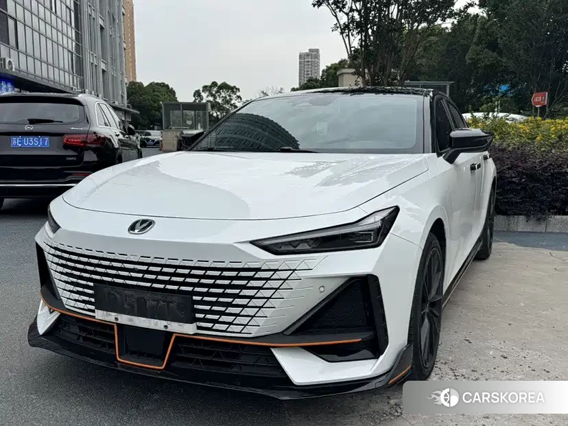 Chang'an Changan UNI-V 2024 Белый из Китая, фото 3