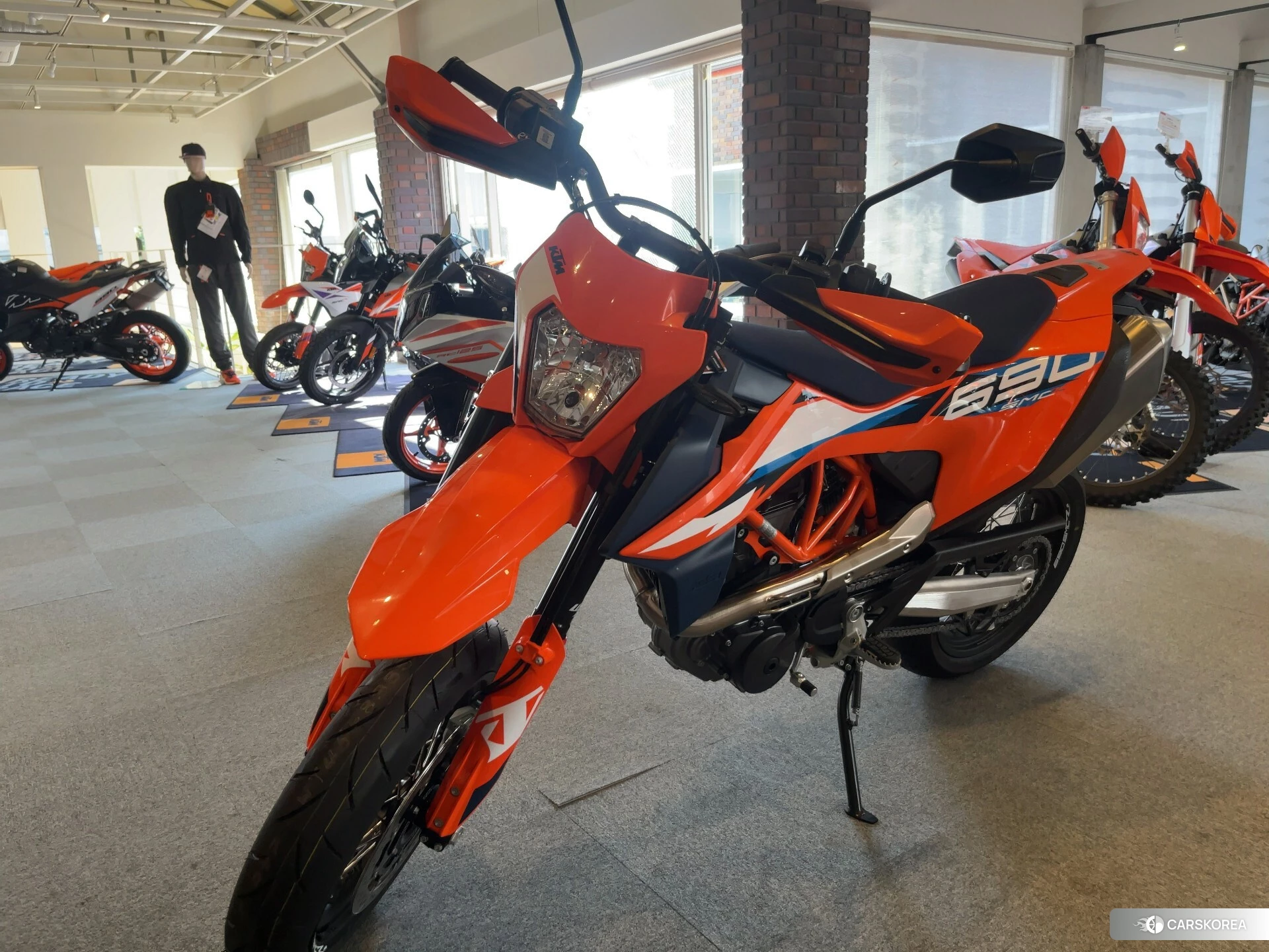 KTM 690 SMC R 2024 из Японии, фото 3