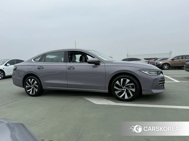 Volkswagen Passat 2026 Фиолетовый из Китая, фото 6