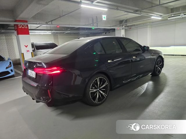 BMW 5 Series (G60) 2024 Черный из Кореи, фото 3