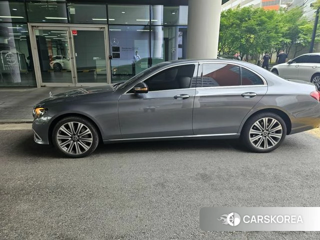 Mercedes-Benz E-Class W213 2023 Серый из Кореи, фото 3