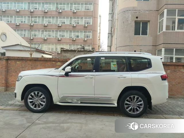 Toyota Land Cruiser (imported) 2025 Белый из Китая, фото 3