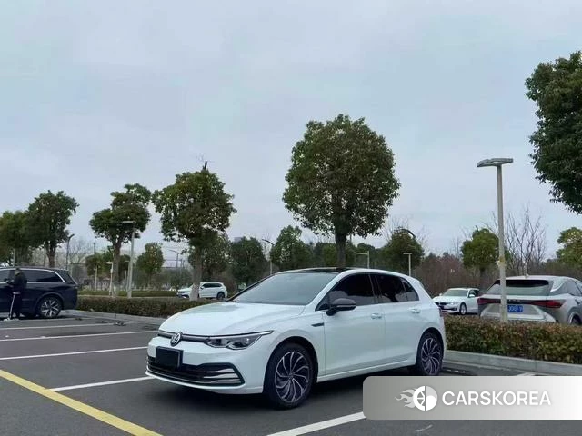 Volkswagen Golf 2023 Белый из Китая, фото 3