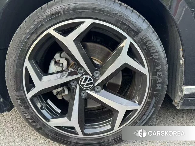 Volkswagen Magotan 2024 Черный из Китая, фото 3