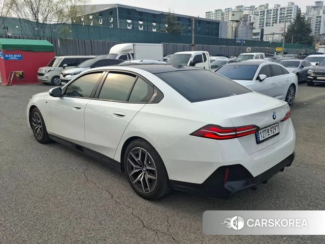 BMW 5 Series (G60) 2024 Белый из Кореи, фото 3