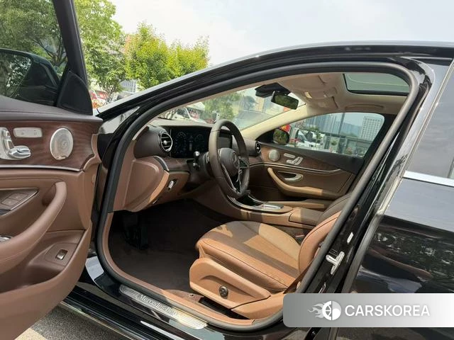 Mercedes-Benz E-class 2023 Черный из Китая, фото 3