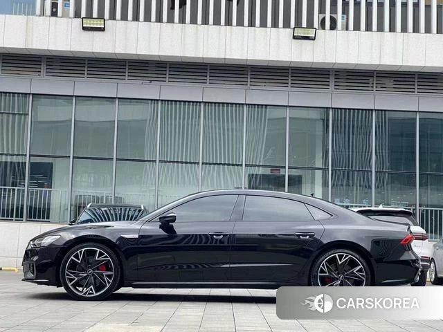 Audi A7L id 4290392 из Китая 9