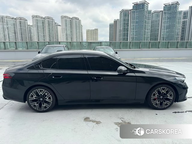 BMW 5 Series (G60) 2025 Черный из Кореи, фото 3