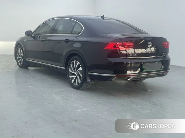 Volkswagen Magotan PHEV 2023 Черный из Китая, фото 3