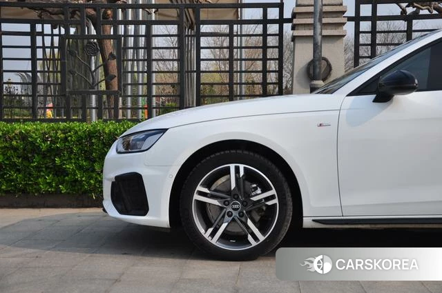 Audi A4L id 4205759 из Китая 9