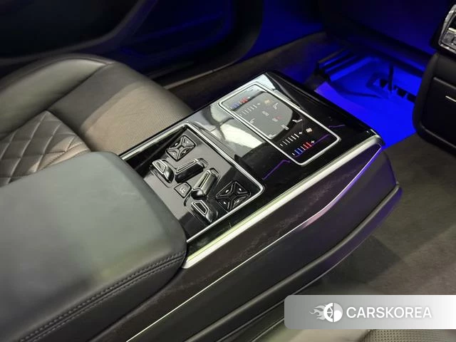 Audi A8 id 4392056 из Китая 10