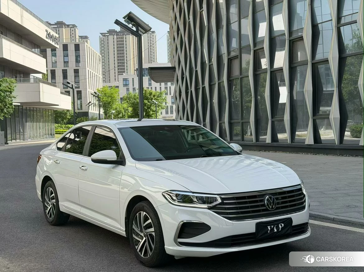 Volkswagen Lavida 2023 Белый из Китая, фото 3