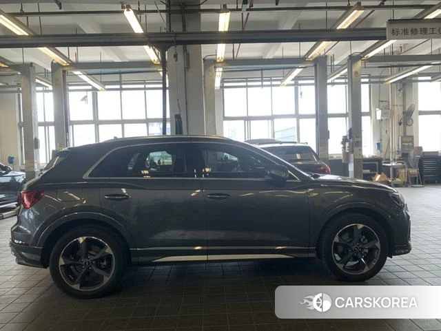 Audi Q3 2023 Темно-серый из Китая, фото 4