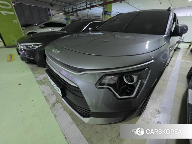 Kia Di Ol Nu Niro 2023 Серебристо-серый из Кореи, фото 4