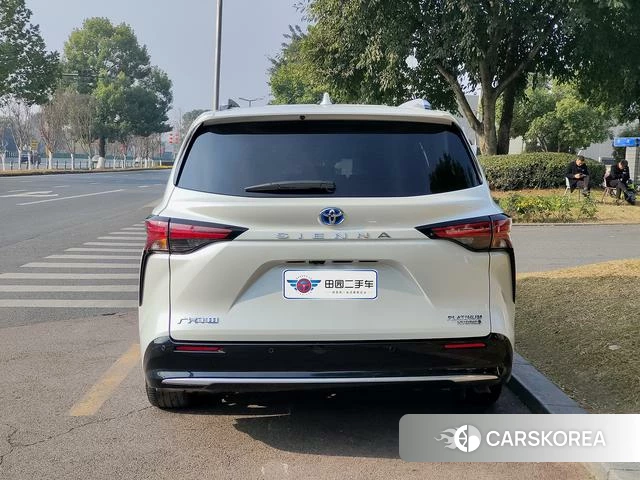 Toyota Saina 2023 Белый из Китая, фото 3