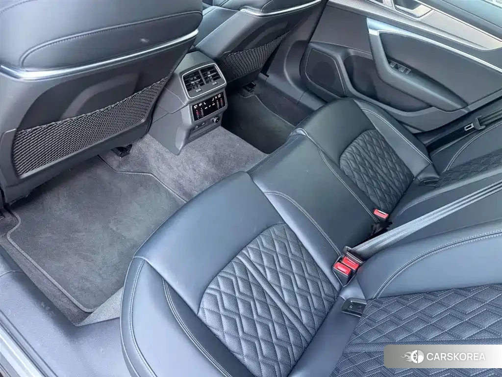 Audi A6L id 4547569 из Китая 9