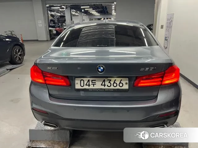 BMW 5 Series (G30) 2018 Небесно-голубой из Кореи, фото 4