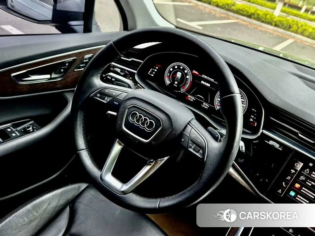 Audi Q7 2021 Серебристо-серый из Китая, фото 3