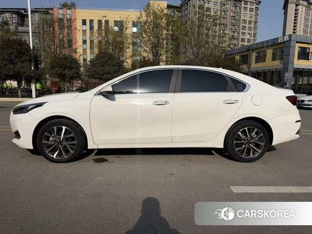 Kia K3 2023 Белый из Китая, фото 3