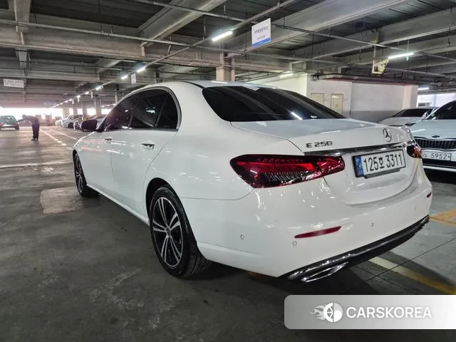 Mercedes-Benz E-Class W213 2022 Белый из Кореи, фото 6