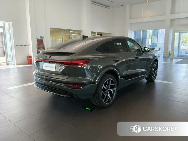 Audi Q6L Sportback e-tron id 4297621 из Китая 12