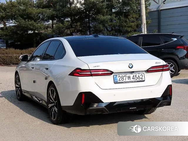 BMW 5 Series (G60) id 3619697 из Кореи 13