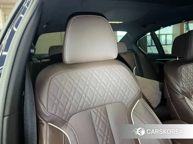 BMW 5 Series (G30) 2022 Черный двухцветный из Кореи, фото 3