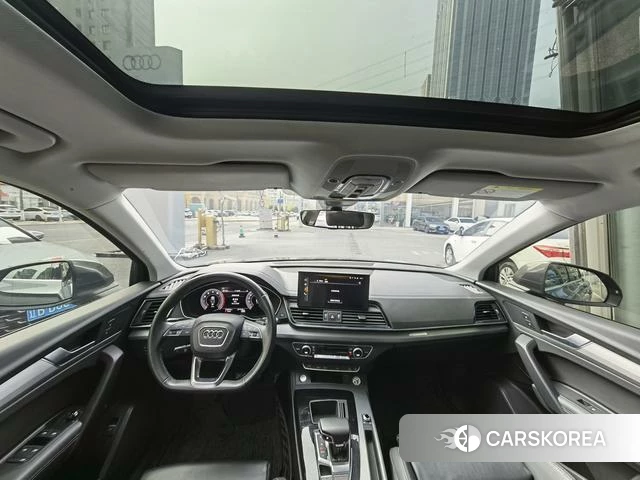 Audi Q5L 2023 Темно-серый из Китая, фото 3