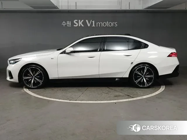 BMW 5 Series (G60) id 3410466 из Кореи 13