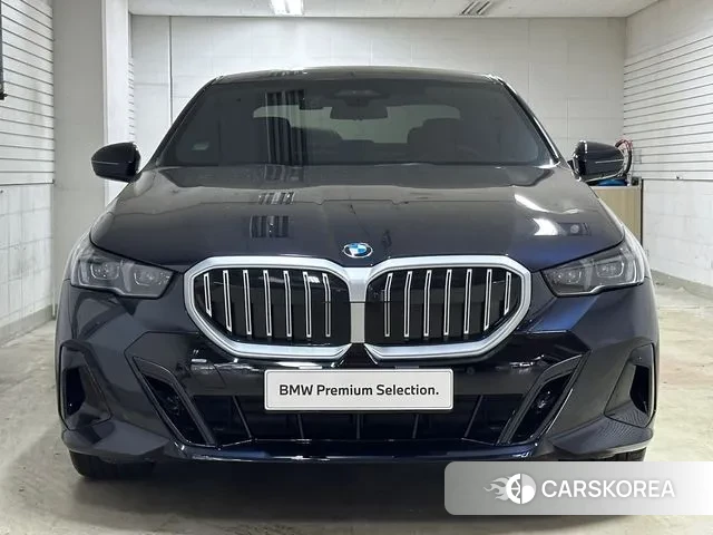 BMW 5 Series (G60) id 2899987 из Кореи 13