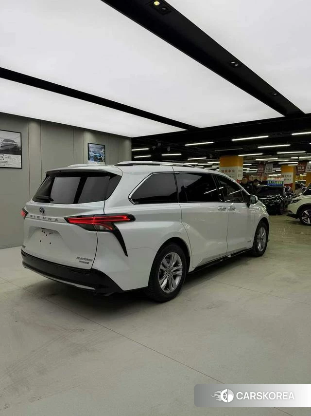 Toyota Saina 2022 Белый из Китая, фото 3