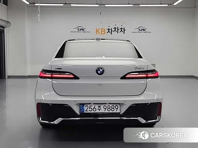 BMW 7 Series (G70) id 3241157 из Кореи 3