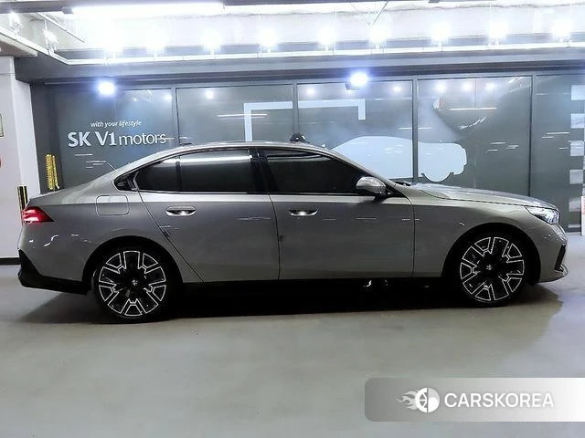 BMW 5 Series (G60) id 4298576 из Кореи 13
