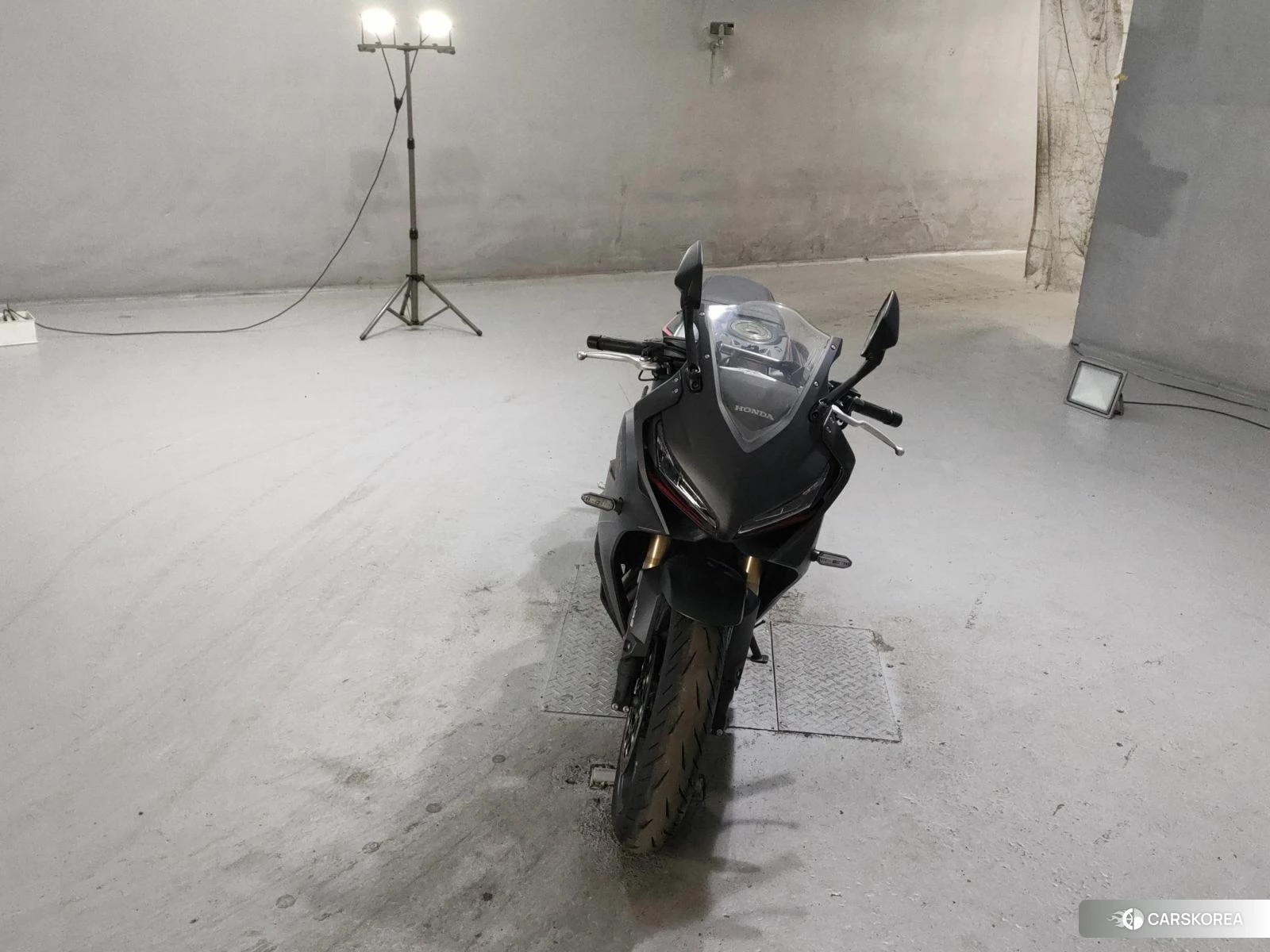 Проданный Honda CBR650R id 4207209 из Японии, фото 4