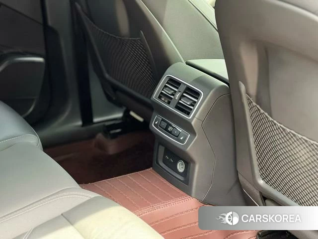 Audi Q5L 2024 Черный из Китая, фото 3