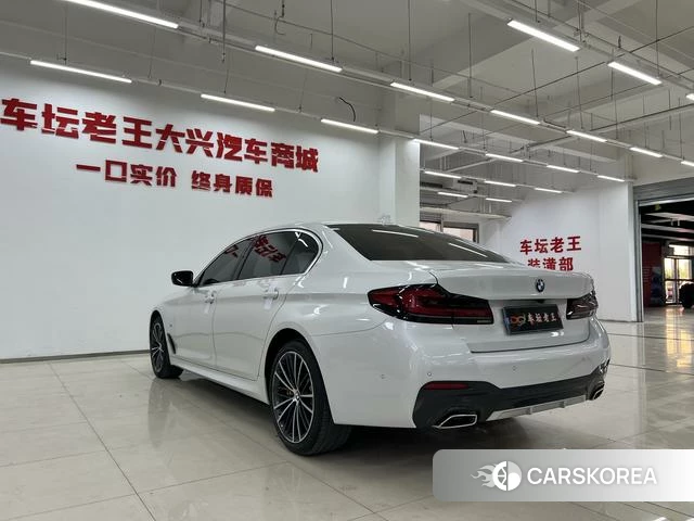 BMW 5 series 2022 Белый из Китая, фото 3