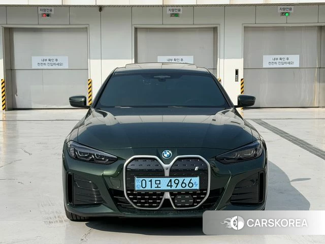 BMW i4 2022 Темно-зеленый из Кореи, фото 3