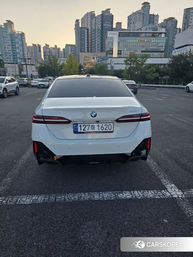 BMW 5 Series (G60) 2025 Белый из Кореи, фото 3