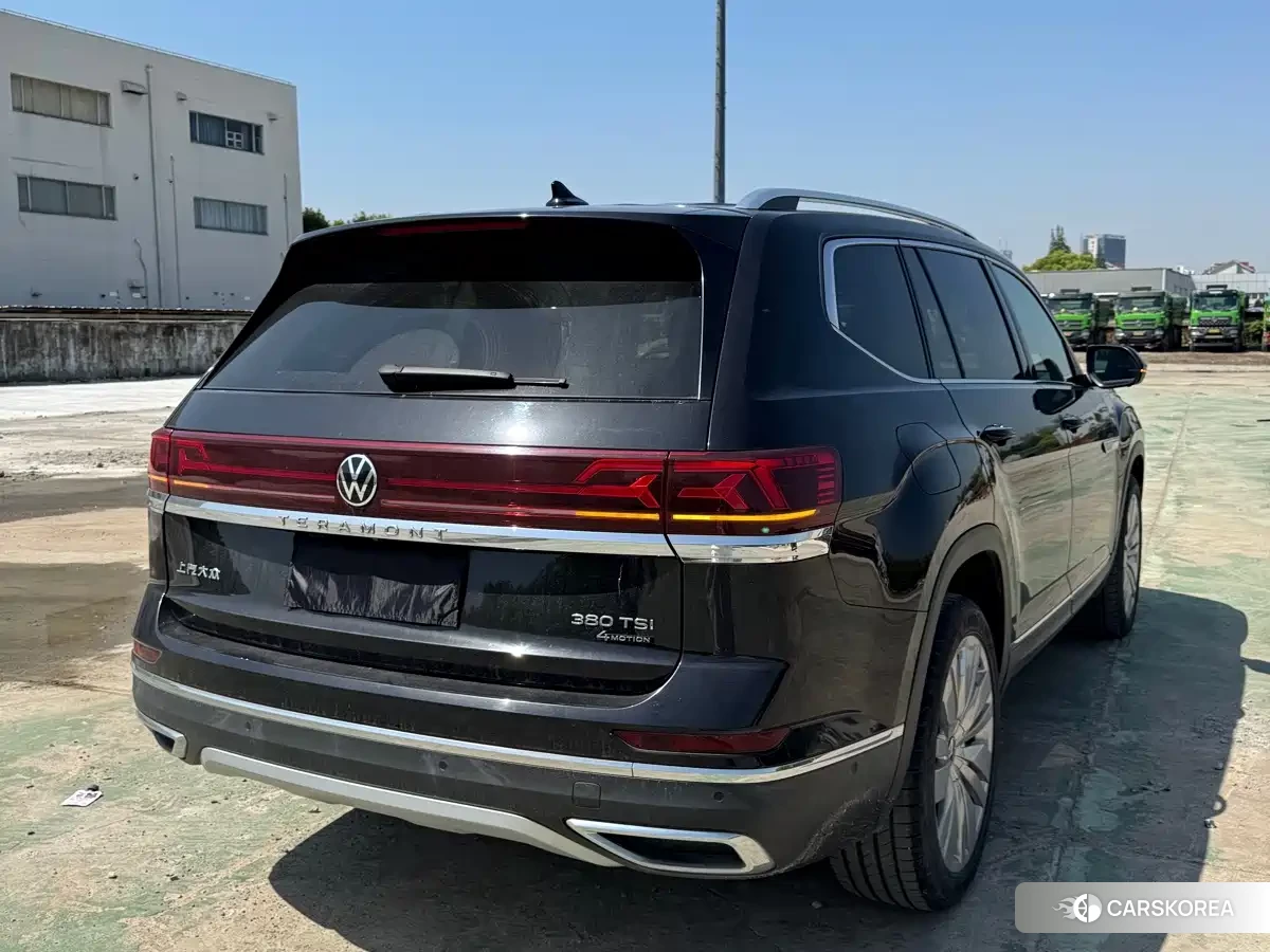 Volkswagen Touareg 2024 Черный из Китая, фото 3