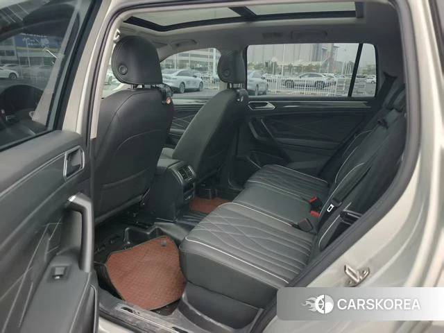 Volkswagen Tiguan L 2021 Серебристо-серый из Китая, фото 4