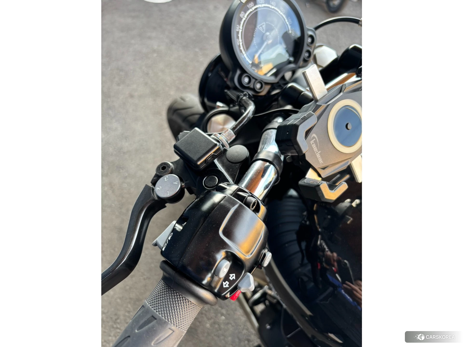 Triumph BONNEVILLE BOBBER id 4352552 из Японии 14