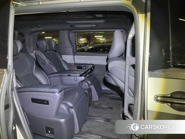 Lexus LM Second Generation 2024 Серебристо-серый из Кореи, фото 3